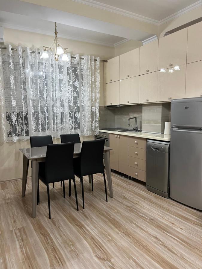 Ergi'S Host Apartment Тирана Экстерьер фото