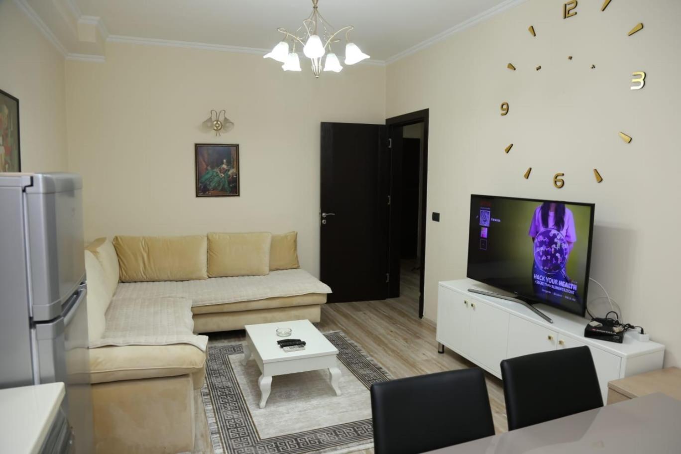 Ergi'S Host Apartment Тирана Экстерьер фото