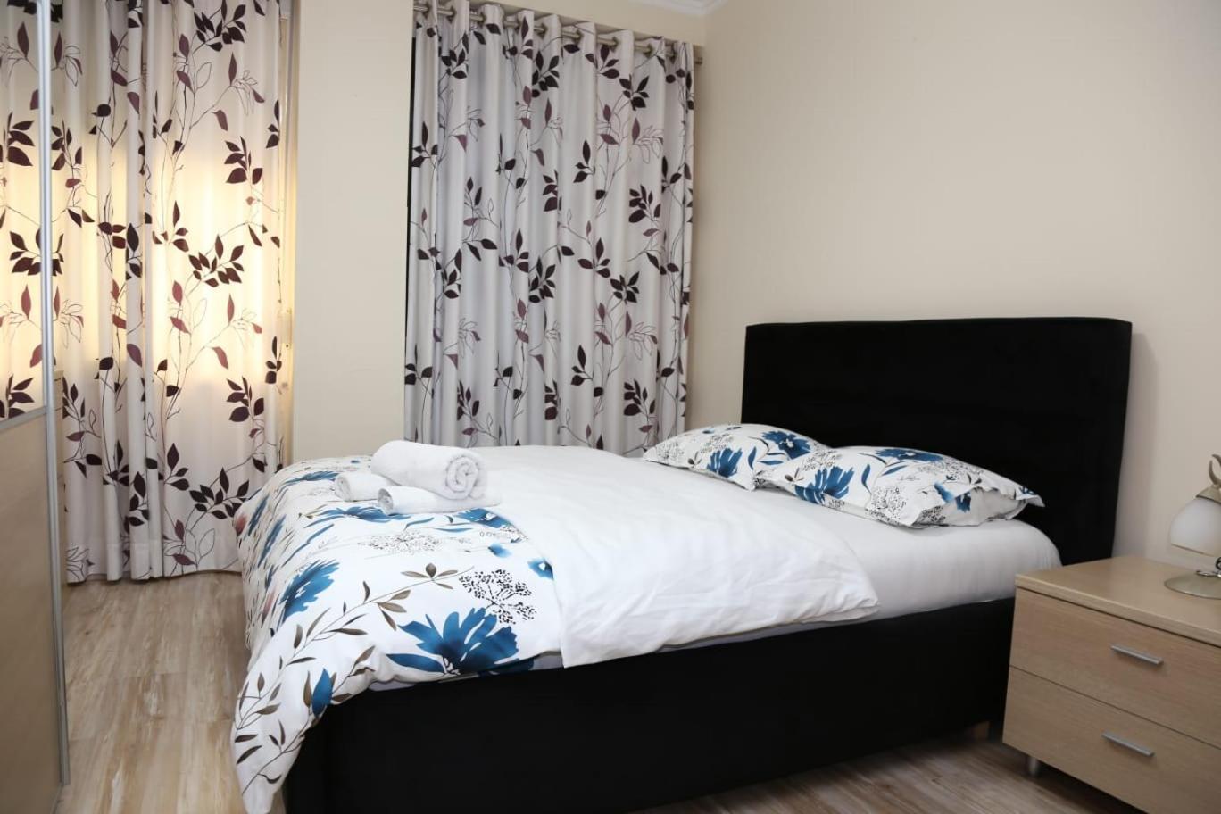 Ergi'S Host Apartment Тирана Экстерьер фото