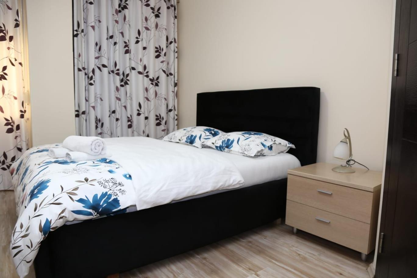 Ergi'S Host Apartment Тирана Экстерьер фото