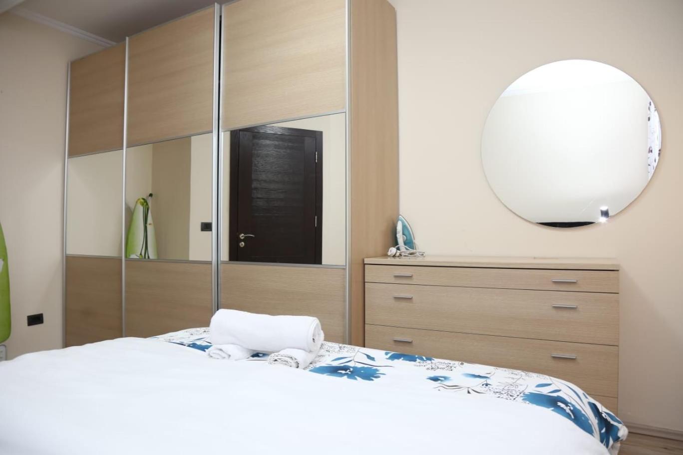 Ergi'S Host Apartment Тирана Экстерьер фото